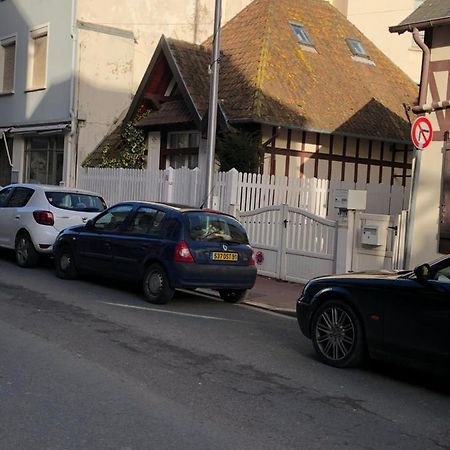 Charmante Maison Coeur De Ville La Gare Des Vacances Deauville Exterior foto